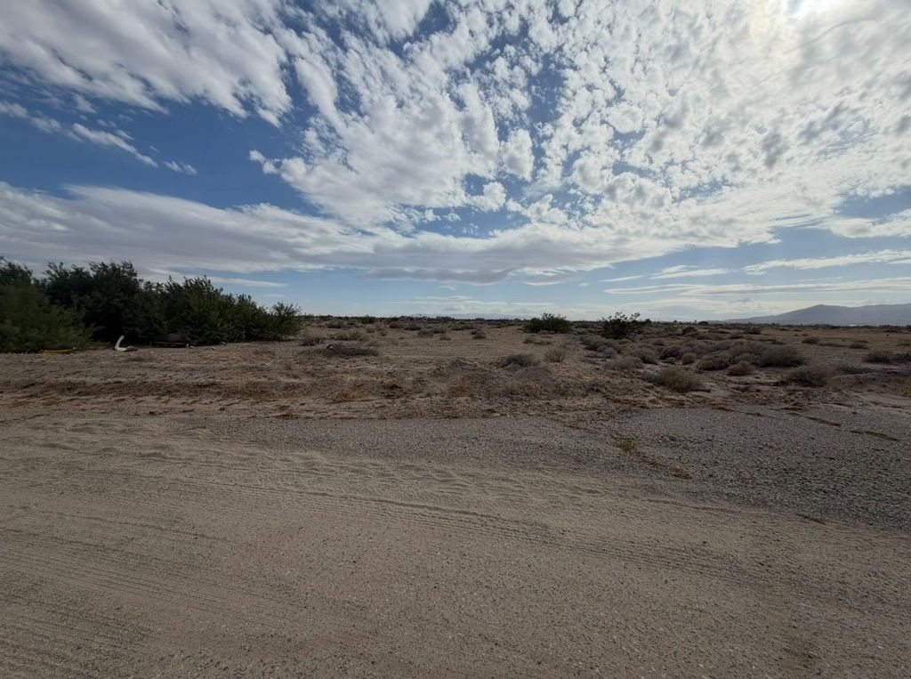 Image 2 of property listing at 1 Sea Manor Avenue, Imperial, CA 92275