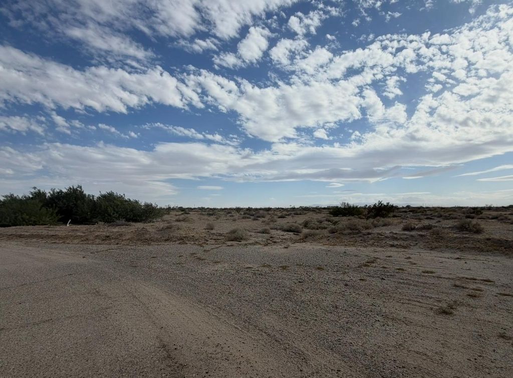 Image 3 of property listing at 1 Sea Manor Avenue, Imperial, CA 92275