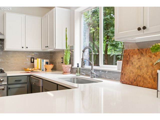 6111 Ne 49TH Ave, Portland, OR 97218