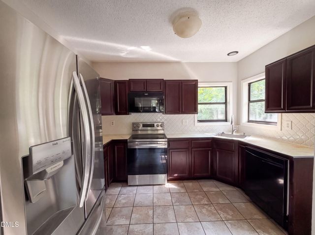 5844 Waters Edge Drive, Fayetteville, NC 28314