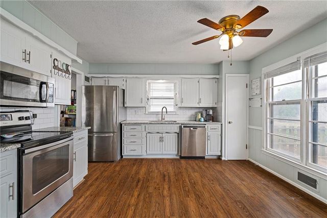 610 Belton Avenue, Belton, MO 64012