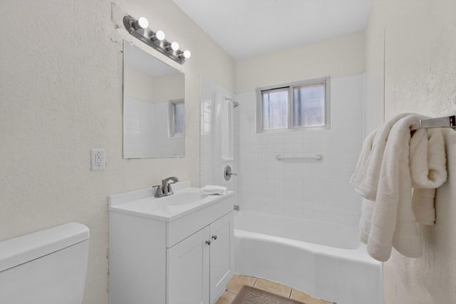 821 Cagua Drive SE, Albuquerque, NM 87108