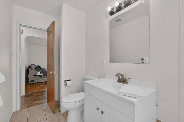 821 Cagua Drive SE, Albuquerque, NM 87108