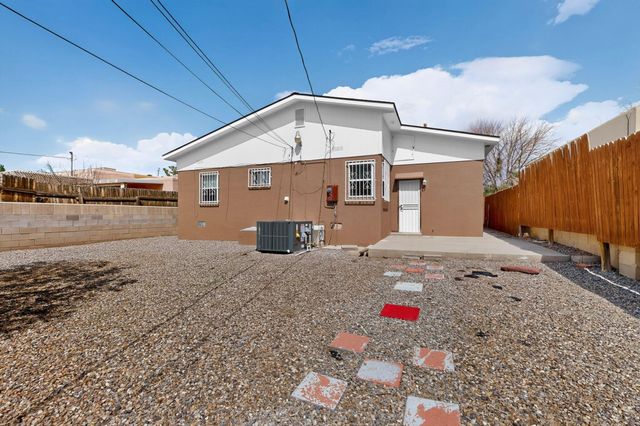 821 Cagua Drive SE, Albuquerque, NM 87108