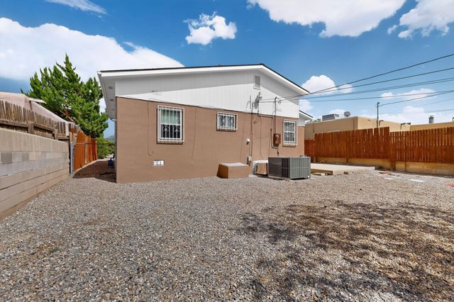 821 Cagua Drive SE, Albuquerque, NM 87108