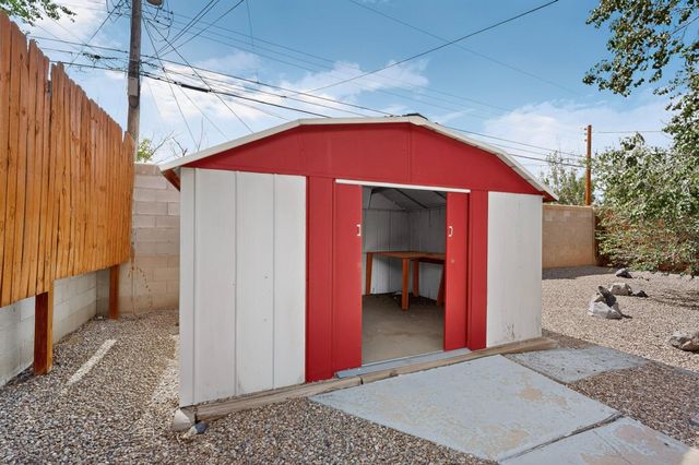 821 Cagua Drive SE, Albuquerque, NM 87108