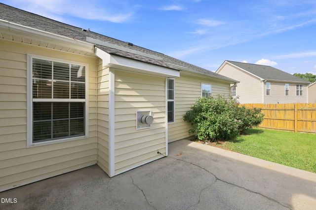 412 Holly Thorn Trace, Holly Springs, NC 27540
