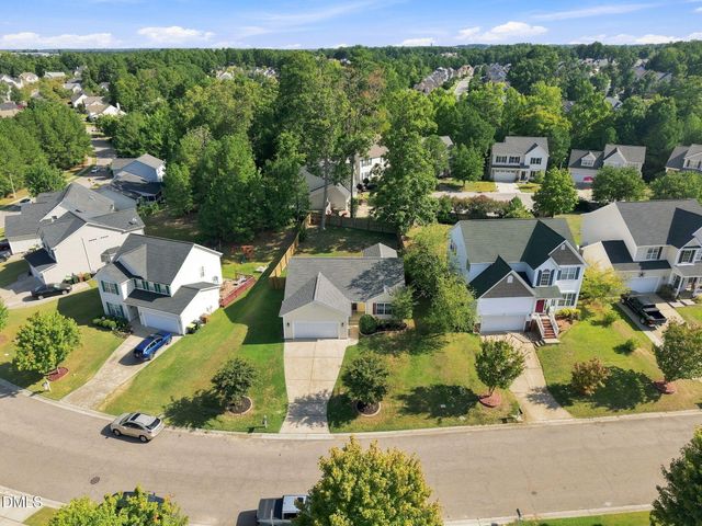 412 Holly Thorn Trace, Holly Springs, NC 27540