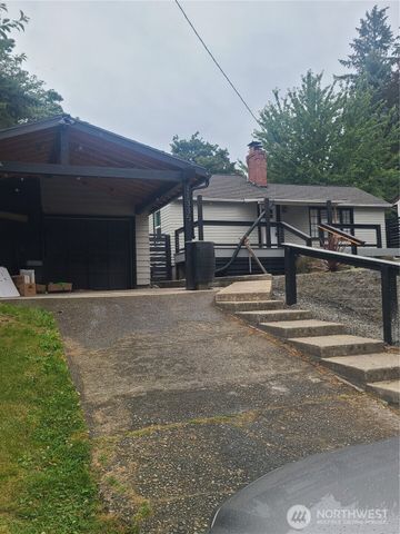 11335 Sunnyside Avenue N, Seattle, WA 98133