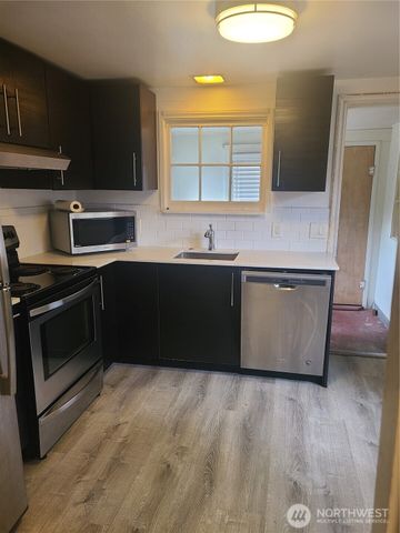 11335 Sunnyside Avenue N, Seattle, WA 98133