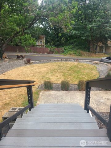 11335 Sunnyside Avenue N, Seattle, WA 98133