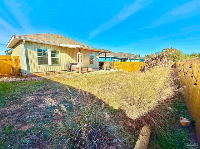 5442 Medina Rd, Pensacola, FL 32507