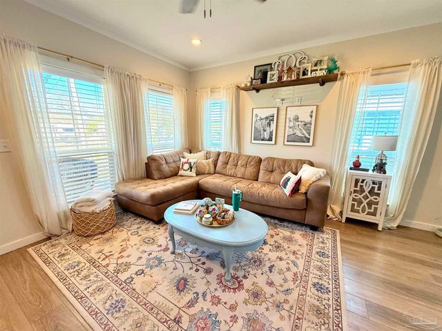 5442 Medina Rd, Pensacola, FL 32507