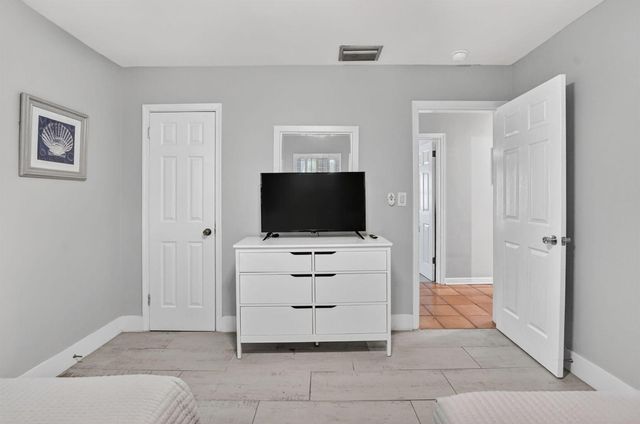 721 NE 8th Avenue, Boynton Beach, FL 33435