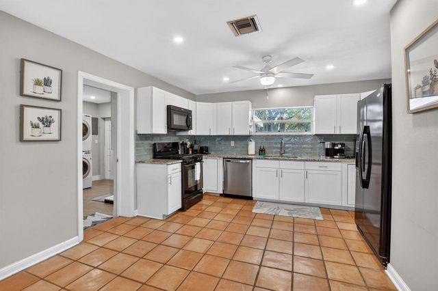 721 NE 8th Avenue, Boynton Beach, FL 33435