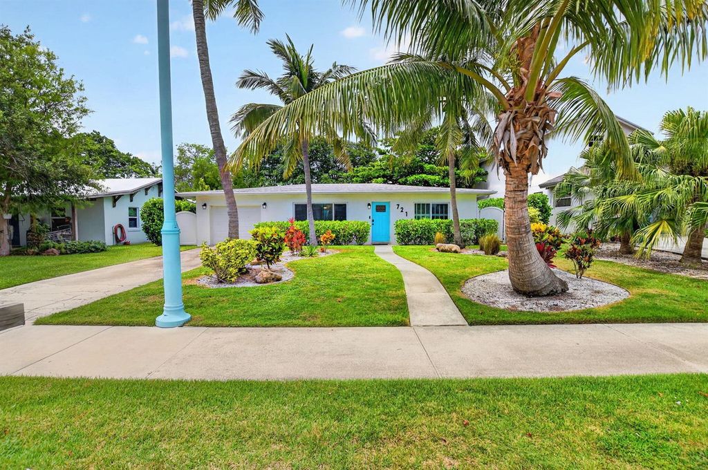 721 NE 8th Avenue, Boynton Beach, FL 33435