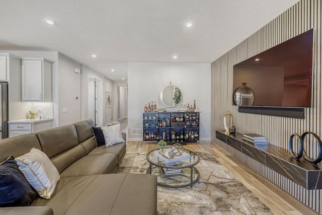 6717 Bellflower Drive, Excelsior, MN 55331