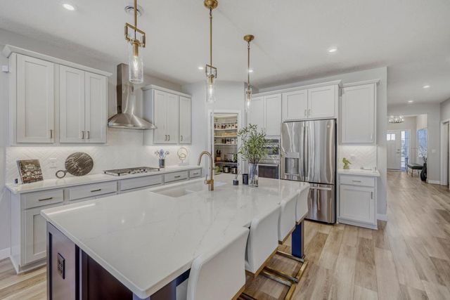 6717 Bellflower Drive, Excelsior, MN 55331