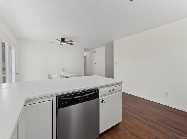 9114 Shoreline Drive, Wadesville, IN 47638