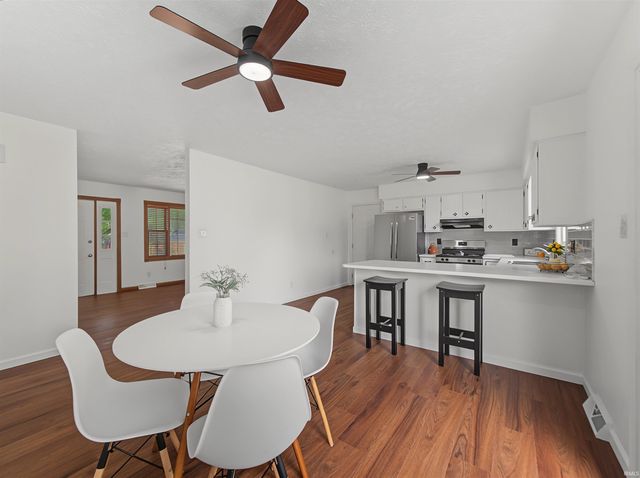 9114 Shoreline Drive, Wadesville, IN 47638