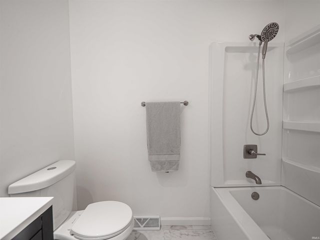 9114 Shoreline Drive, Wadesville, IN 47638