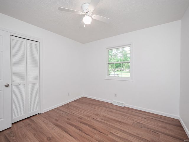 9114 Shoreline Drive, Wadesville, IN 47638