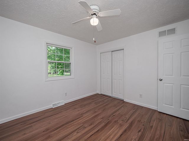9114 Shoreline Drive, Wadesville, IN 47638