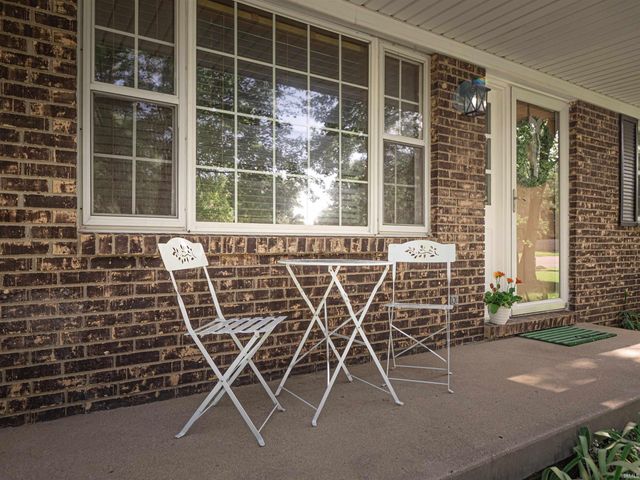 9114 Shoreline Drive, Wadesville, IN 47638