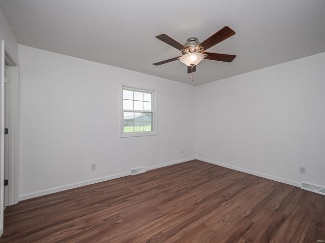9114 Shoreline Drive, Wadesville, IN 47638