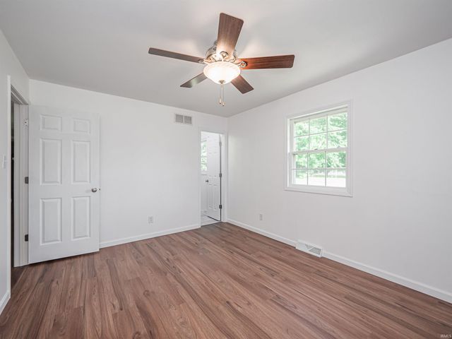 9114 Shoreline Drive, Wadesville, IN 47638