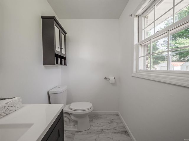 9114 Shoreline Drive, Wadesville, IN 47638