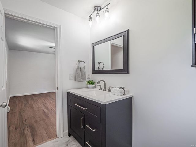 9114 Shoreline Drive, Wadesville, IN 47638