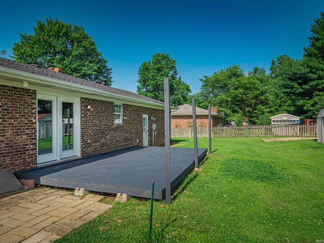 9114 Shoreline Drive, Wadesville, IN 47638