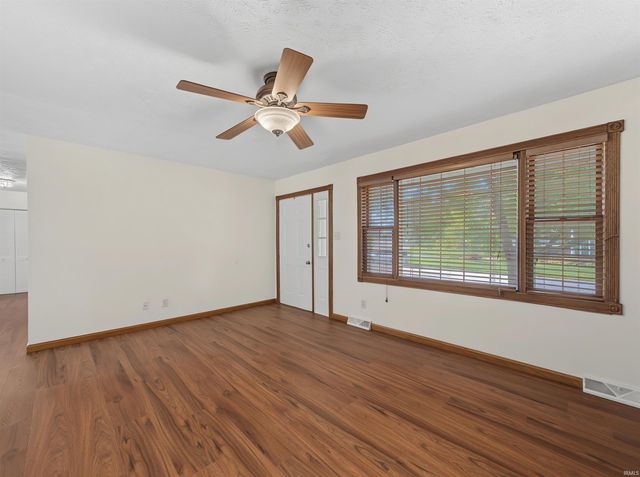 9114 Shoreline Drive, Wadesville, IN 47638