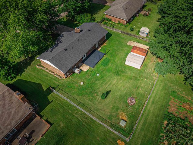 9114 Shoreline Drive, Wadesville, IN 47638