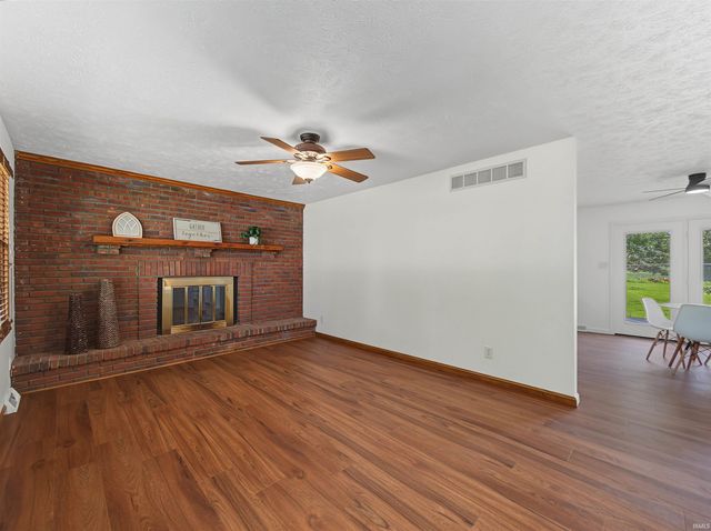 9114 Shoreline Drive, Wadesville, IN 47638
