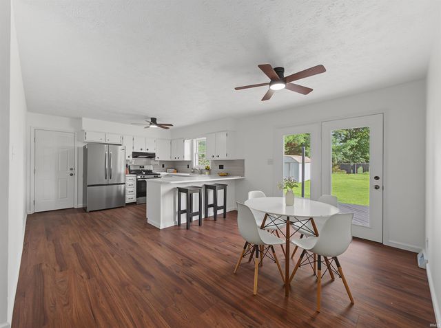9114 Shoreline Drive, Wadesville, IN 47638