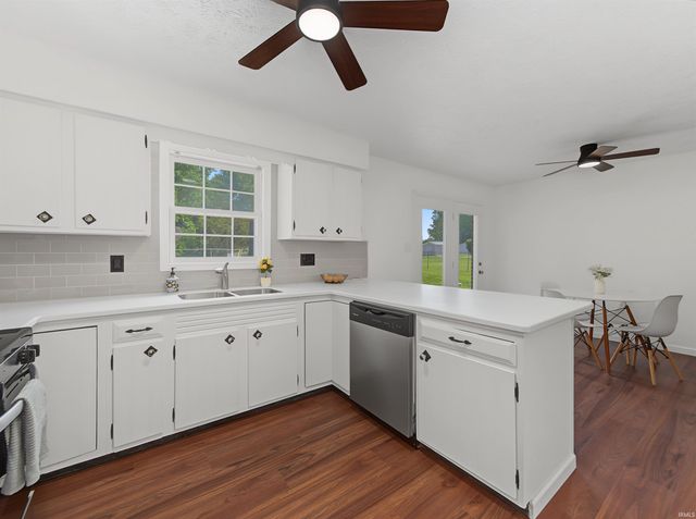 9114 Shoreline Drive, Wadesville, IN 47638