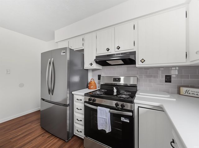 9114 Shoreline Drive, Wadesville, IN 47638