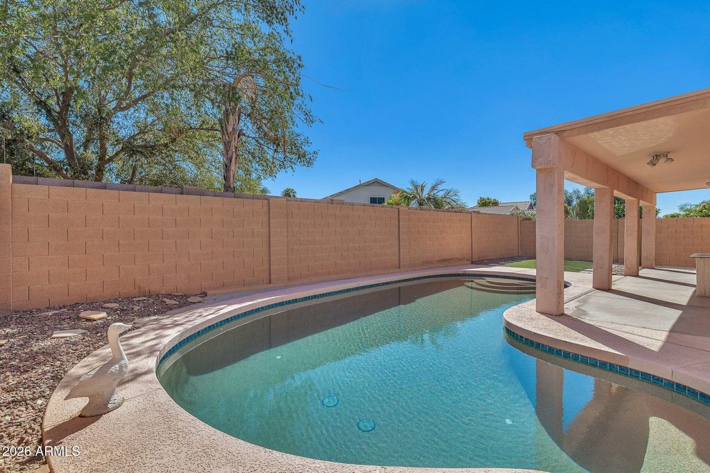 7767 W SIERRA VISTA Drive, Glendale, AZ 85303 — photo 4
