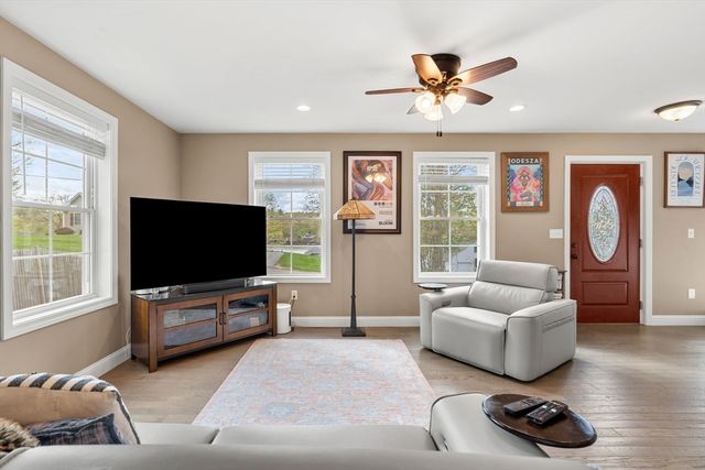 32 Dennison Ave, Salem, NH 03079