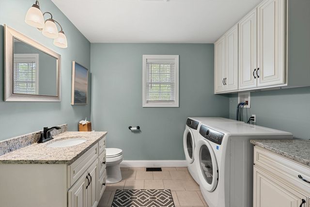 32 Dennison Ave, Salem, NH 03079