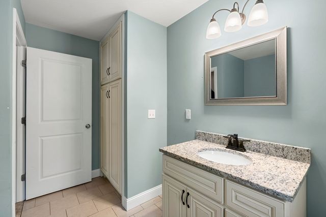 32 Dennison Ave, Salem, NH 03079
