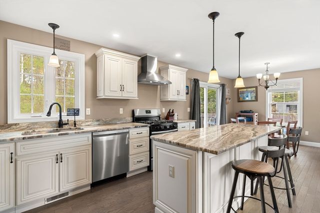 32 Dennison Ave, Salem, NH 03079