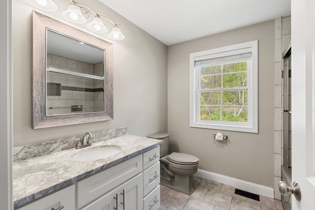32 Dennison Ave, Salem, NH 03079