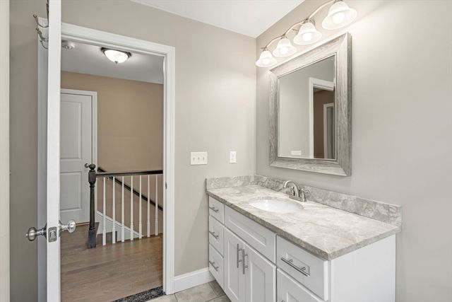 32 Dennison Ave, Salem, NH 03079