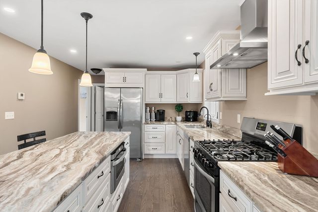 32 Dennison Ave, Salem, NH 03079