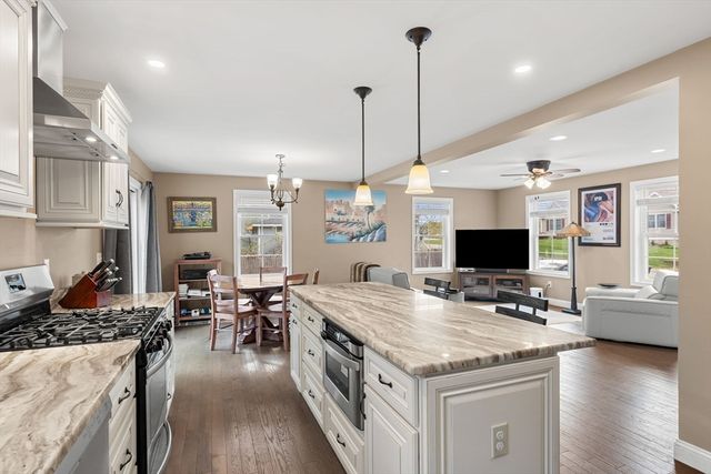 32 Dennison Ave, Salem, NH 03079