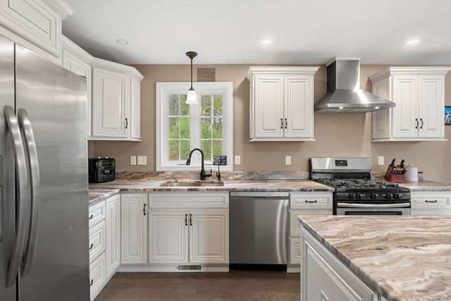 32 Dennison Ave, Salem, NH 03079