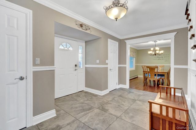 15 Wiigs Road, Nesconset, NY 11767